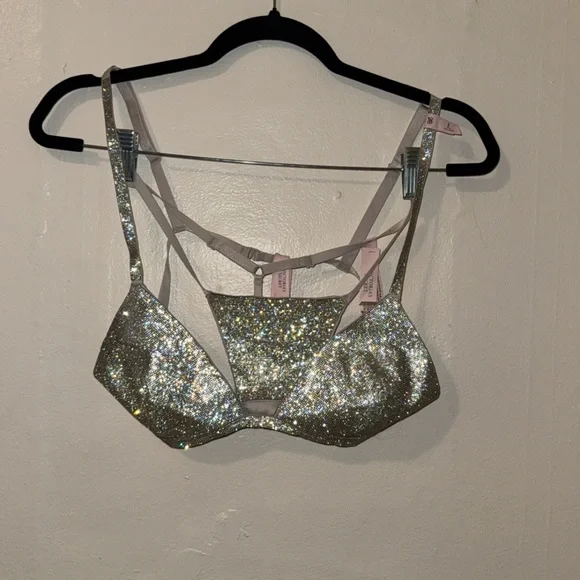 VERY SEXY
Shine Triangle Bralette & V-String Panty Set - Picture 5 of 7